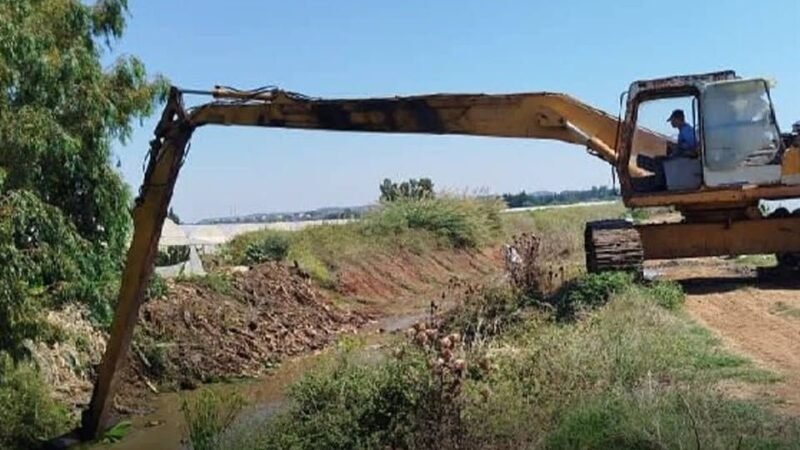 לקראת עונת הגשמים: ניקוי תעלות ניקוז במישור עכאר שבטרטוס